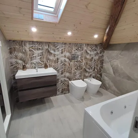 Galli & Pool بيت ضيافة Castelmarte